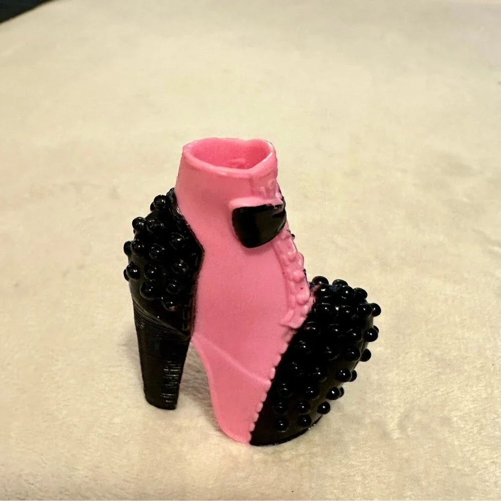 BRATZ Doll Single Shoe Black and Pink Heel